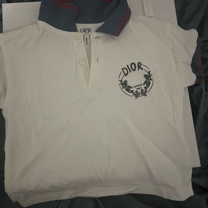 6 months , only wore once , no stains , shirt will come with tag and box